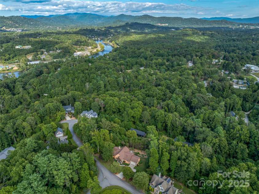 18 Timber Moss Drive, Asheville, NC 28804.  MLS# CAR4299629, YatesRealty ID 31099. 