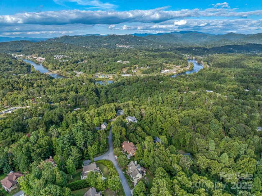 18 Timber Moss Drive, Asheville, NC 28804.  MLS# CAR4299629, YatesRealty ID 31099. 