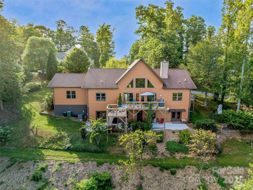 18 Timber Moss Drive, Asheville, NC 28804.  MLS# CAR4299629, YatesRealty ID 31099. Mature landscaping