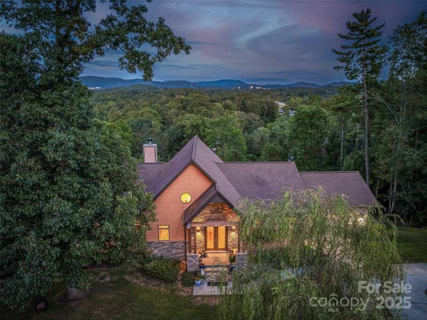 18 Timber Moss Drive, Asheville, NC 28804.  MLS# CAR4299629, YatesRealty ID 31099. Peaceful Setting