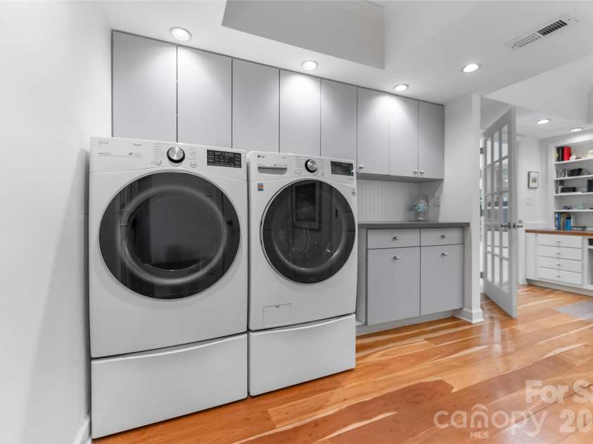 200 Robinhood Road, Asheville, NC 28804.  MLS# CAR4361216, YatesRealty ID 31099. Laundry