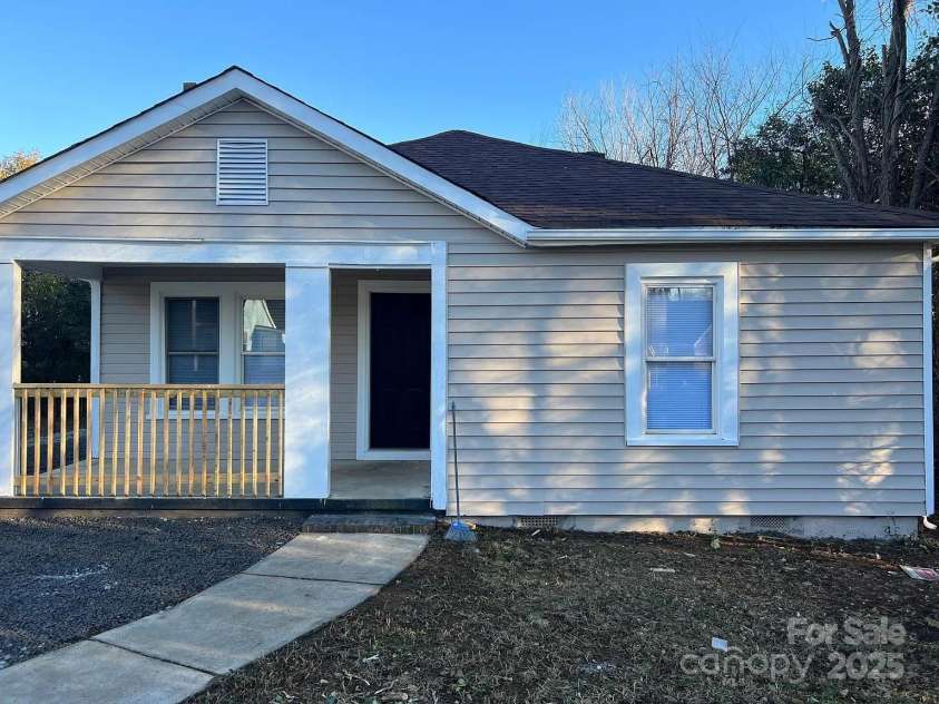 2300 Olando Street, Charlotte, NC 28206.  MLS# CAR4240030, YatesRealty ID 3110. 