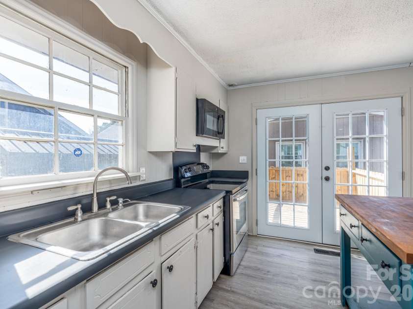 37 Cedarvilla Drive, Rock Hill, SC 29730.  MLS# CAR4335641, YatesRealty ID 3110. 