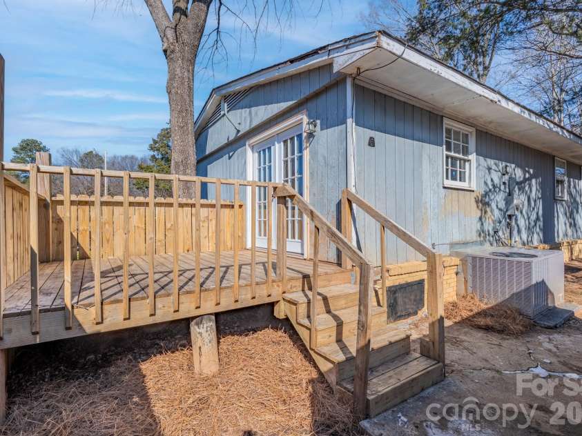 37 Cedarvilla Drive, Rock Hill, SC 29730.  MLS# CAR4335641, YatesRealty ID 3110. 