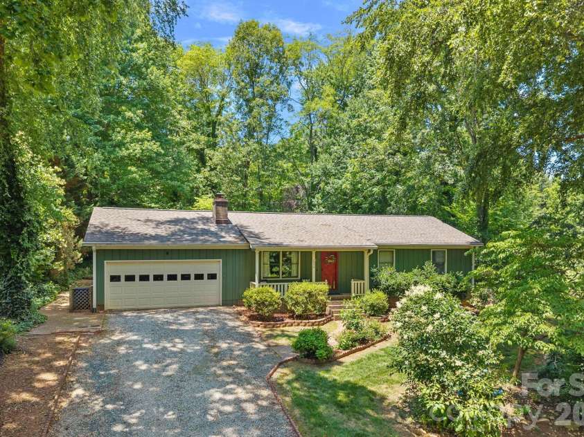 2099 Rock Springs Circle, Denver, NC 28037.  MLS# CAR4389793, YatesRealty ID 31100. 2 car garage