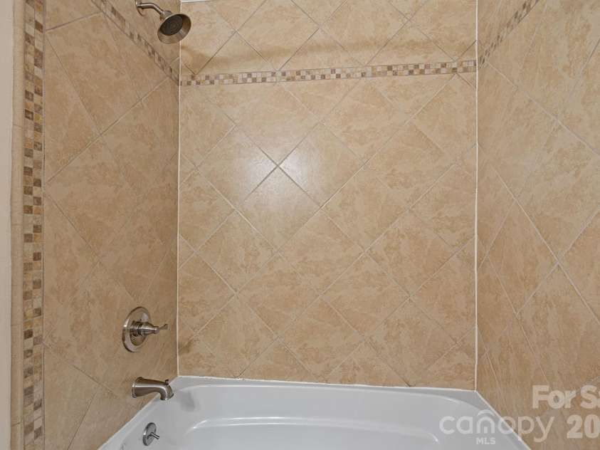 2099 Rock Springs Circle, Denver, NC 28037.  MLS# CAR4389793, YatesRealty ID 31100. Bathroom #1