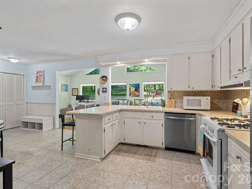 2099 Rock Springs Circle, Denver, NC 28037.  MLS# CAR4389793, YatesRealty ID 31100. Eat in Kitchen