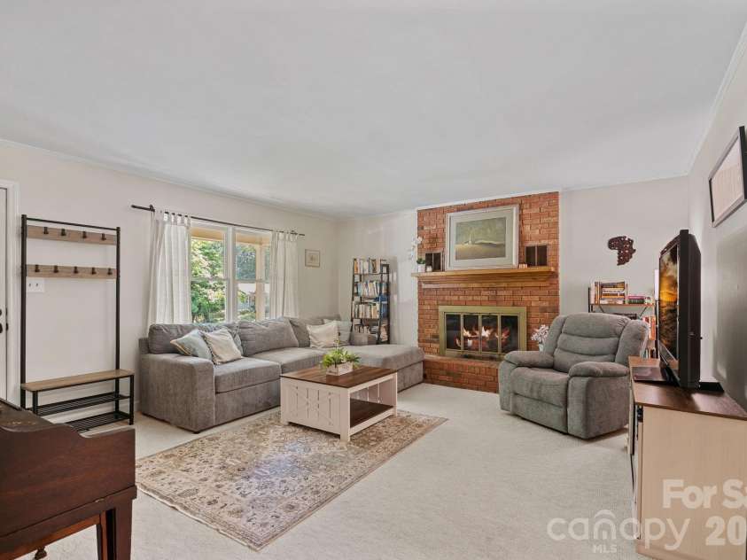 2099 Rock Springs Circle, Denver, NC 28037.  MLS# CAR4389793, YatesRealty ID 31100. Family Room with fireplace