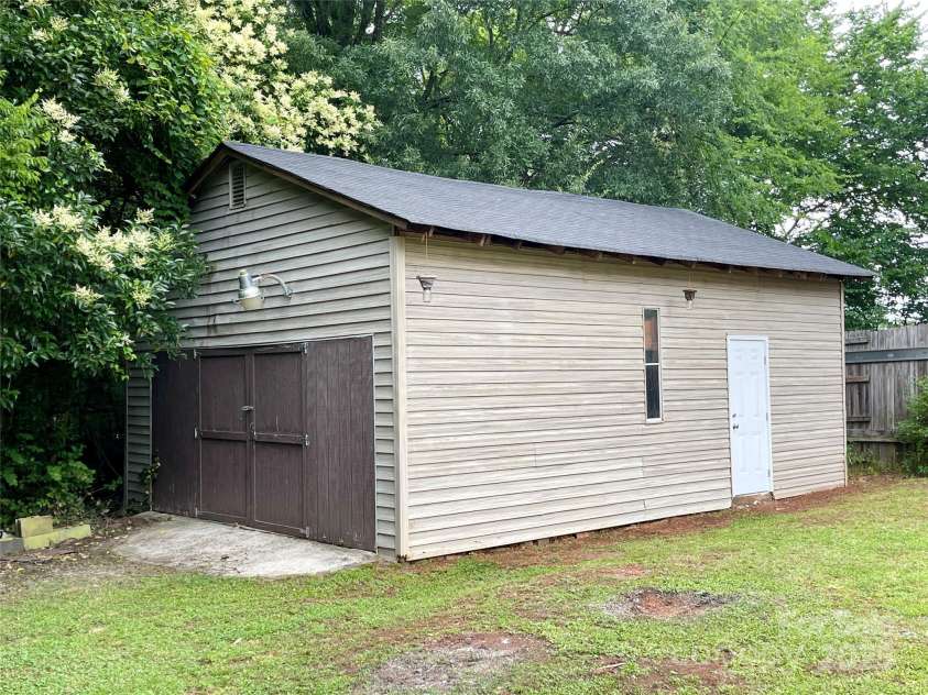 400 Lucy Avenue, Concord, NC 28027.  MLS# CAR4280783, YatesRealty ID 31101. 20x 28 garage/workshop with electric