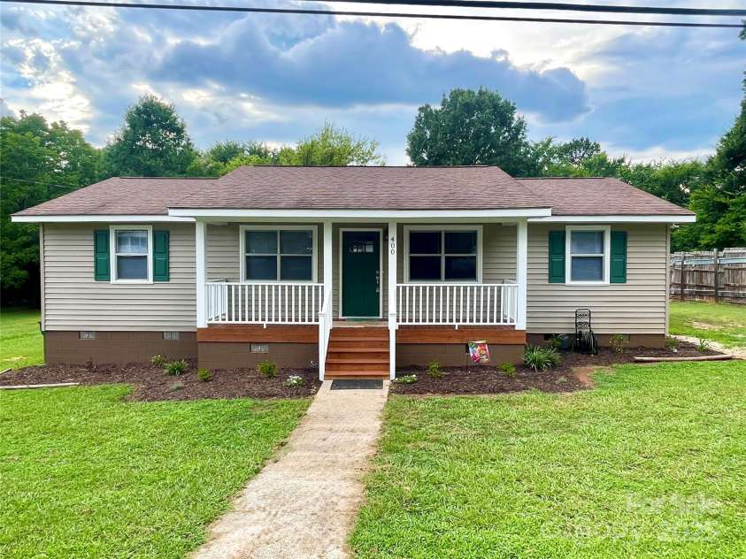 400 Lucy Avenue, Concord, NC 28027.  MLS# CAR4280783, YatesRealty ID 31101. 400 Lucy Ave with new vinyl siding
