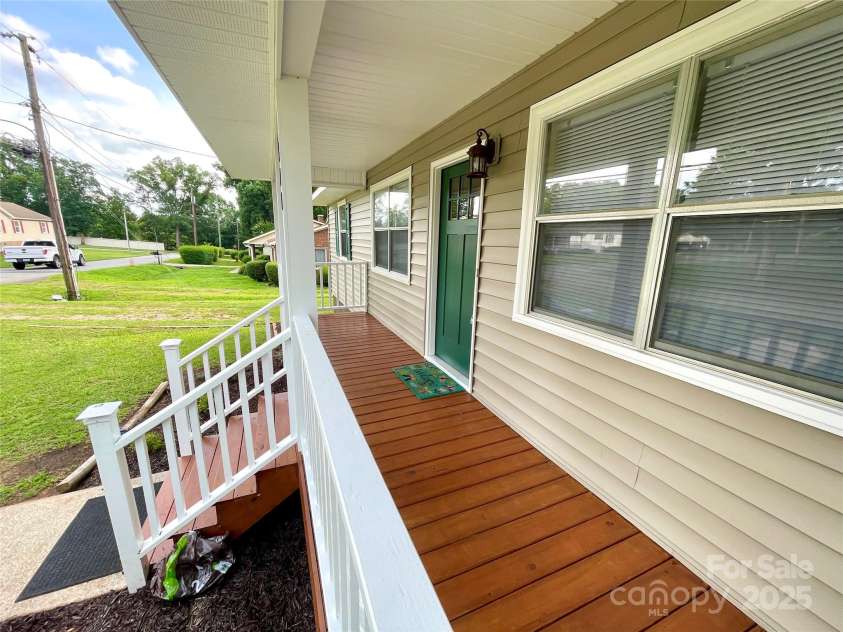 400 Lucy Avenue, Concord, NC 28027.  MLS# CAR4280783, YatesRealty ID 31101. 