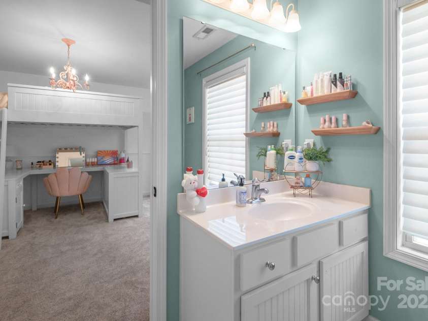 1002 Sudbury Lane, Matthews, NC 28104.  MLS# CAR4285222, YatesRealty ID 31102. Bath attached to bedroom #2