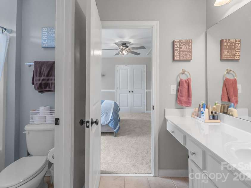 1002 Sudbury Lane, Matthews, NC 28104.  MLS# CAR4285222, YatesRealty ID 31102. Jack-n-jill bath for rooms #3 & #4