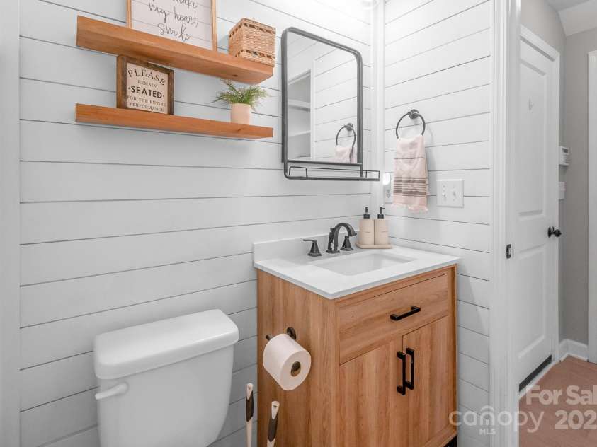 1002 Sudbury Lane, Matthews, NC 28104.  MLS# CAR4285222, YatesRealty ID 31102. Powder room on main