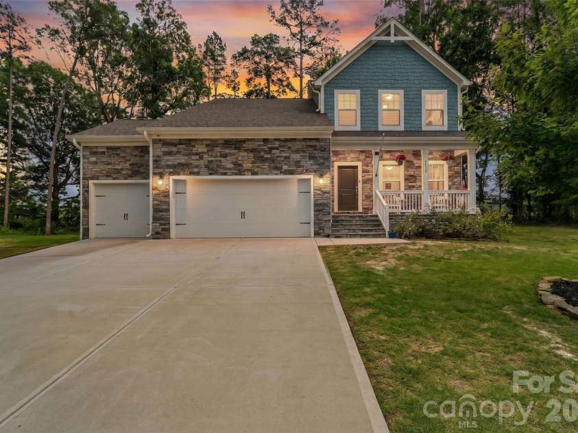 5532 Angus Drive, Midland, NC 28107.  MLS# CAR4391041, YatesRealty ID 31102. 