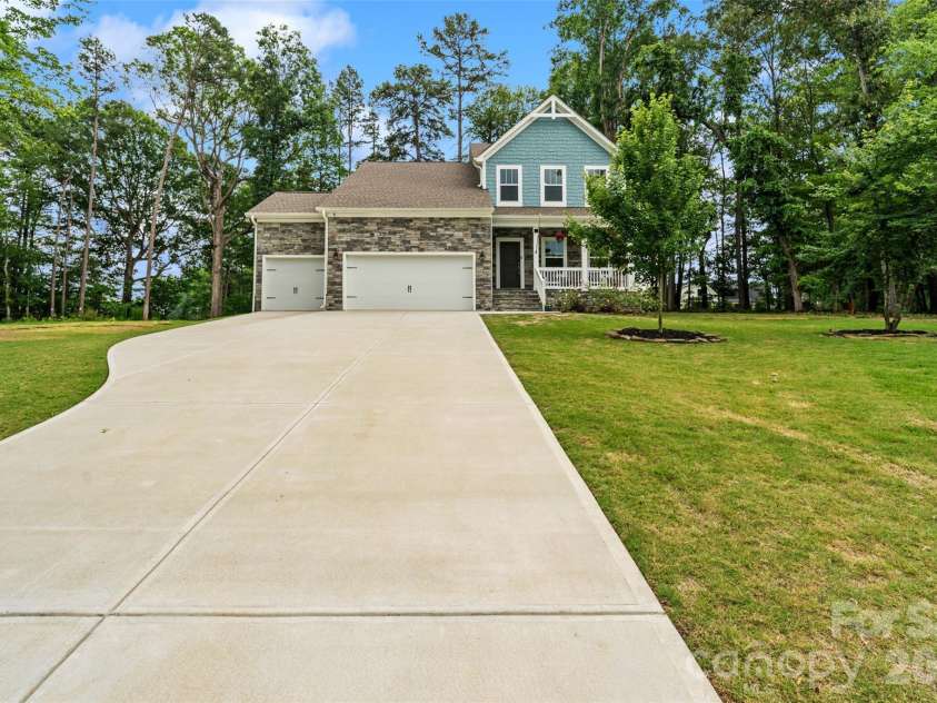 5532 Angus Drive, Midland, NC 28107.  MLS# CAR4391041, YatesRealty ID 31102. 