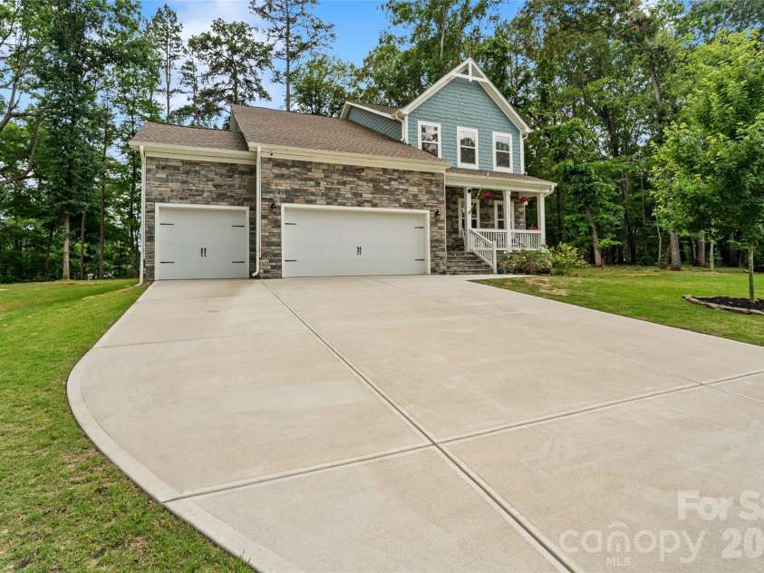 5532 Angus Drive, Midland, NC 28107.  MLS# CAR4391041, YatesRealty ID 31102. 