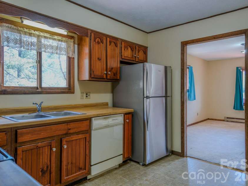 42 Camelfield Road, Weaverville, NC 28787.  MLS# CAR4368441, YatesRealty ID 31103. 