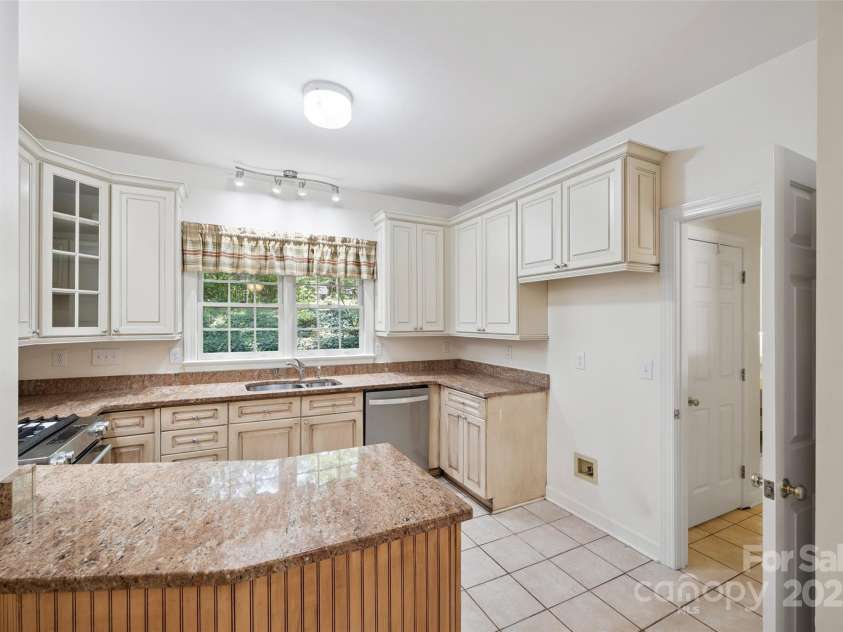 12 Woodvine Lane, Lake Wylie, SC 29710.  MLS# CAR4279096, YatesRealty ID 31104. 