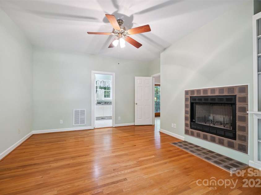 12 Woodvine Lane, Lake Wylie, SC 29710.  MLS# CAR4279096, YatesRealty ID 31104. 