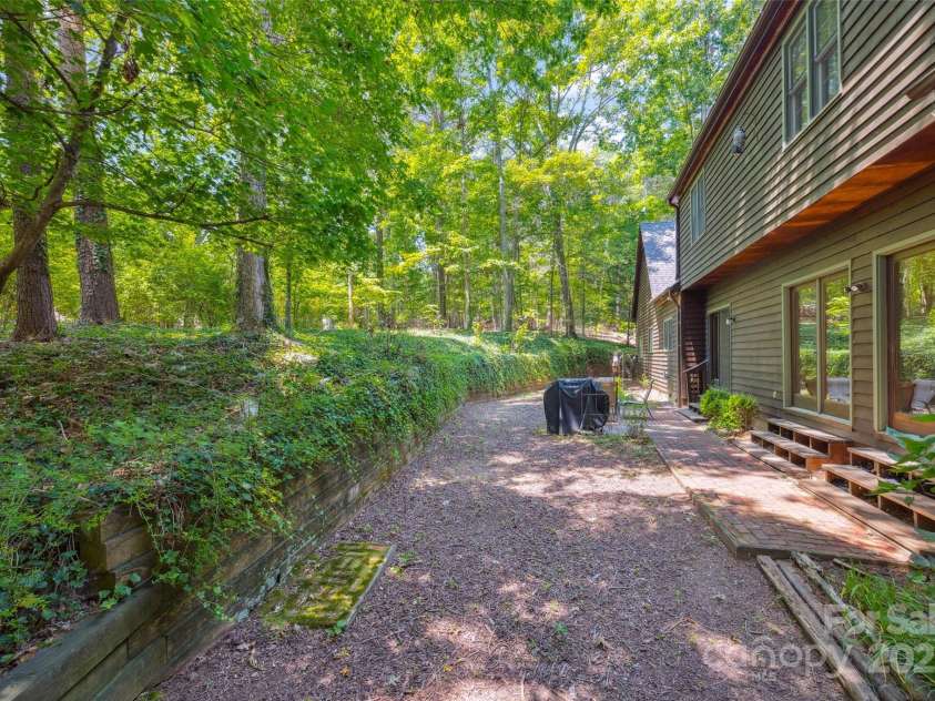 12 Woodvine Lane, Lake Wylie, SC 29710.  MLS# CAR4279096, YatesRealty ID 31104. 