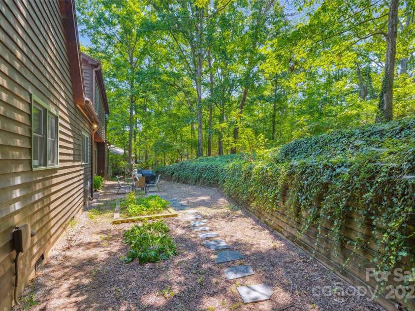 12 Woodvine Lane, Lake Wylie, SC 29710.  MLS# CAR4279096, YatesRealty ID 31104. 