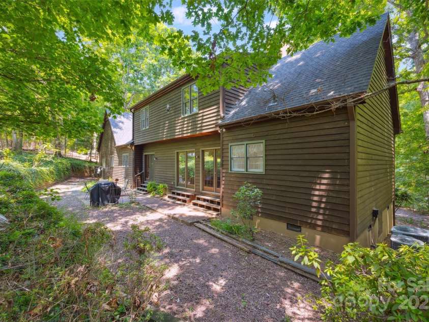 12 Woodvine Lane, Lake Wylie, SC 29710.  MLS# CAR4279096, YatesRealty ID 31104. 