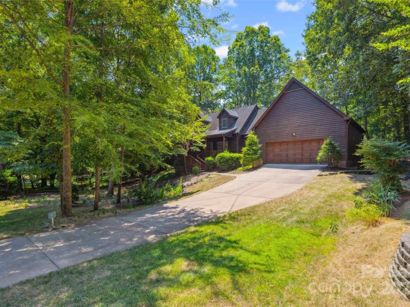 12 Woodvine Lane, Lake Wylie, SC 29710.  MLS# CAR4279096, YatesRealty ID 31104. 