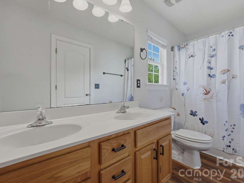 2721 Liberty Hall Court, Waxhaw, NC 28173.  MLS# CAR4376703, YatesRealty ID 31104. 2nd Primary Bath