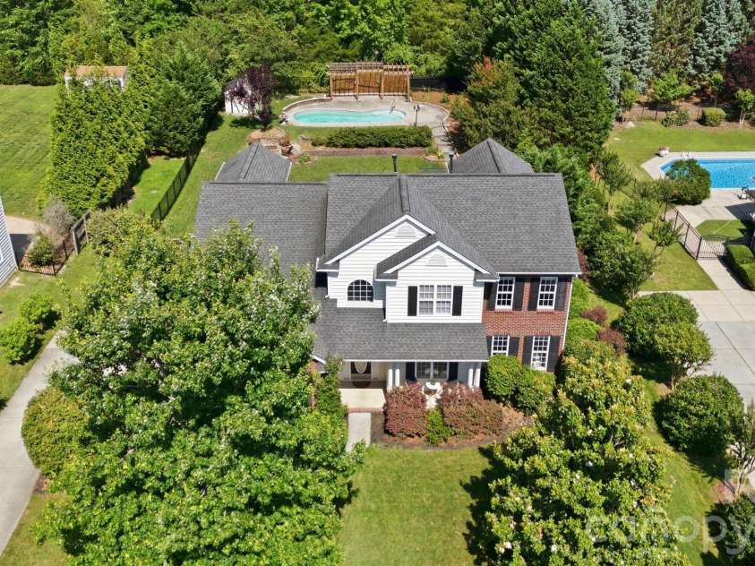 2721 Liberty Hall Court, Waxhaw, NC 28173.  MLS# CAR4376703, YatesRealty ID 31104. 