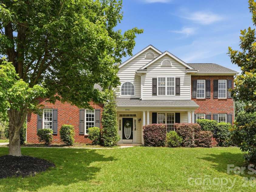 2721 Liberty Hall Court, Waxhaw, NC 28173.  MLS# CAR4376703, YatesRealty ID 31104. 