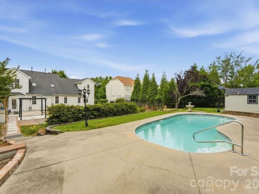 2721 Liberty Hall Court, Waxhaw, NC 28173.  MLS# CAR4376703, YatesRealty ID 31104. 