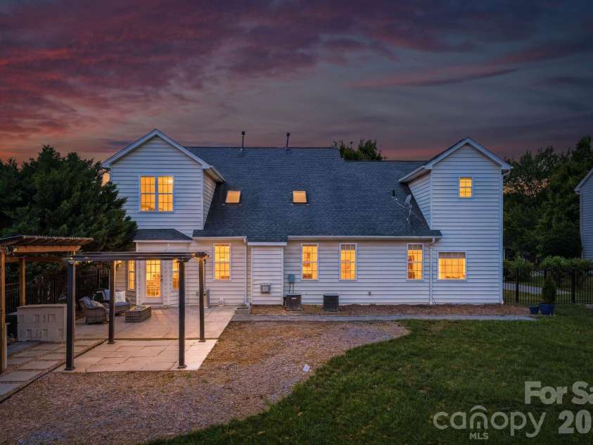 2721 Liberty Hall Court, Waxhaw, NC 28173.  MLS# CAR4376703, YatesRealty ID 31104. 