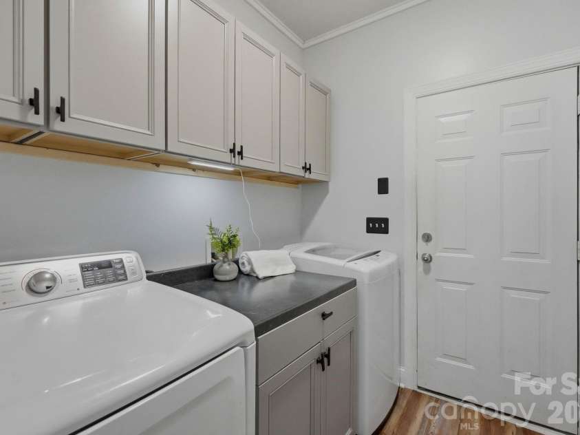 2721 Liberty Hall Court, Waxhaw, NC 28173.  MLS# CAR4376703, YatesRealty ID 31104. Laundry down