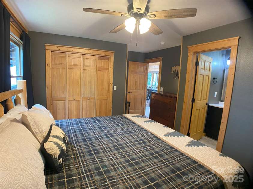 151 Scenic Wolf Drive, Mars Hill, NC 28754.  MLS# CAR4278406, YatesRealty ID 31105. 