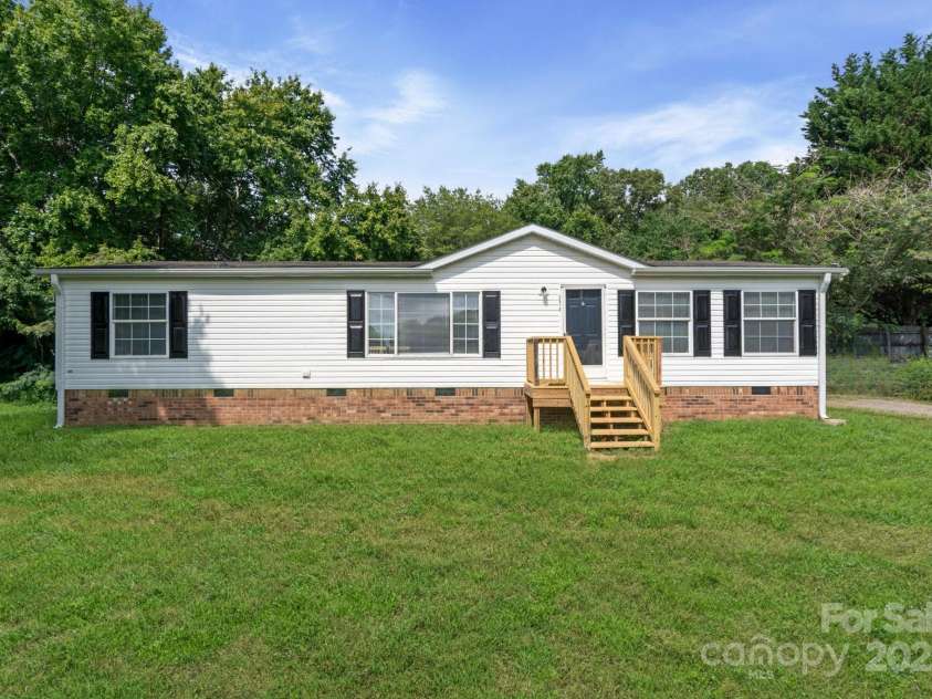 5810 NC Highway 66 Highway, King, NC 27021.  MLS# CAR4287311, YatesRealty ID 31106. 5810 NC Hwy 66 S