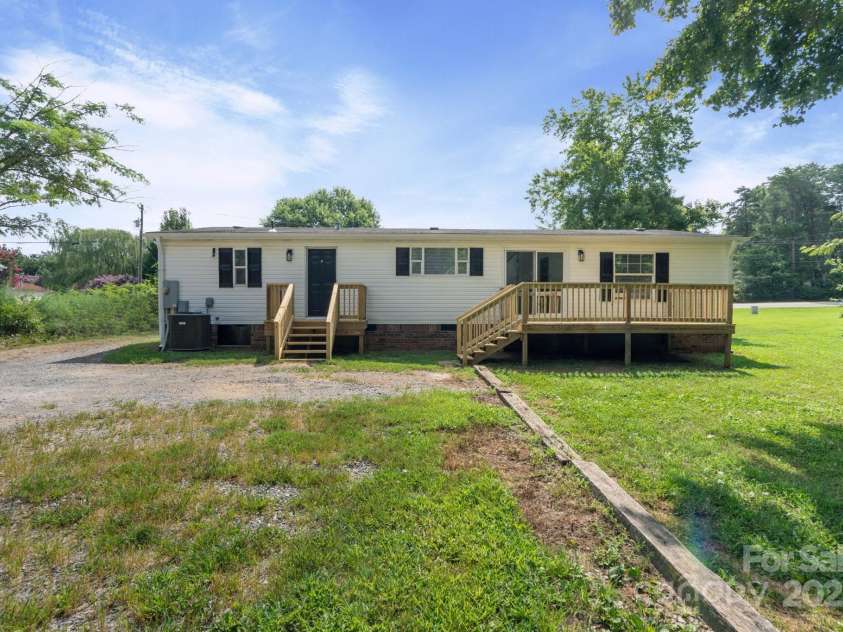 5810 NC Highway 66 Highway, King, NC 27021.  MLS# CAR4287311, YatesRealty ID 31106. 