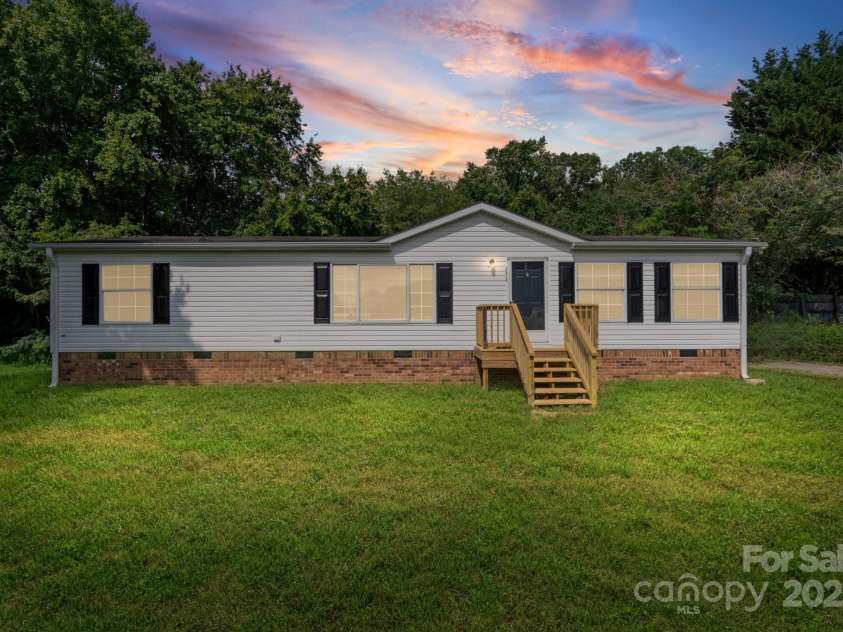 5810 NC Highway 66 Highway, King, NC 27021.  MLS# CAR4287311, YatesRealty ID 31106. 