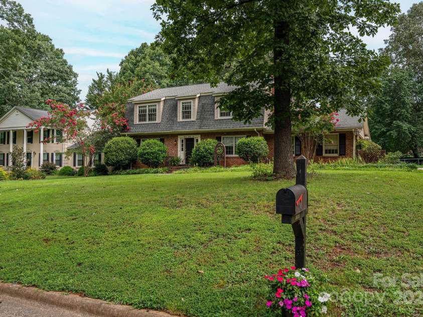 1185 18th Avenue, Hickory, NC 28601.  MLS# CAR4289134, YatesRealty ID 31107. Front