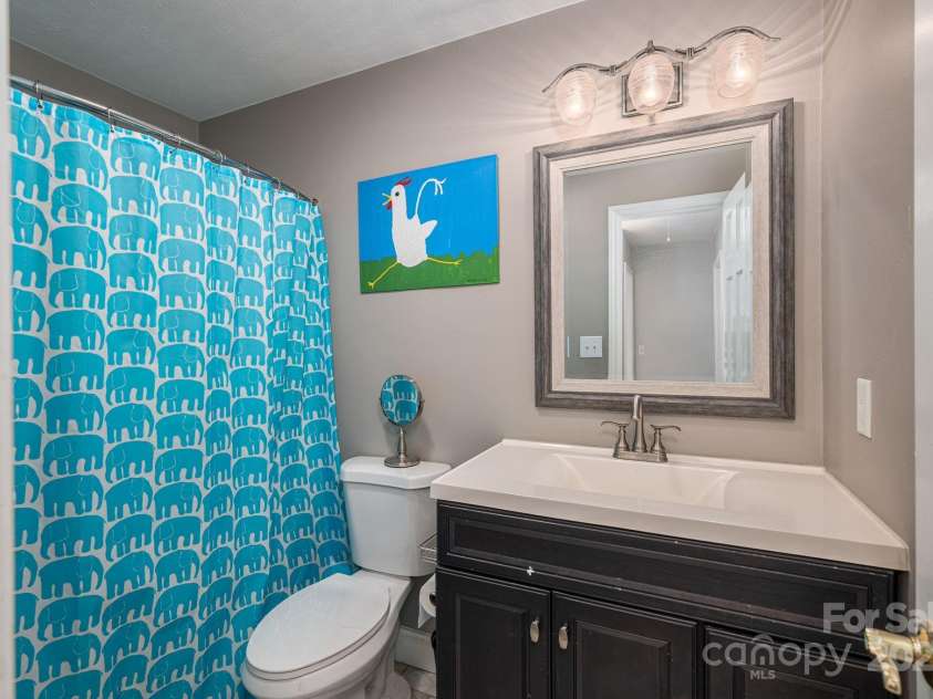 1185 18th Avenue, Hickory, NC 28601.  MLS# CAR4289134, YatesRealty ID 31107. Full Bathroom