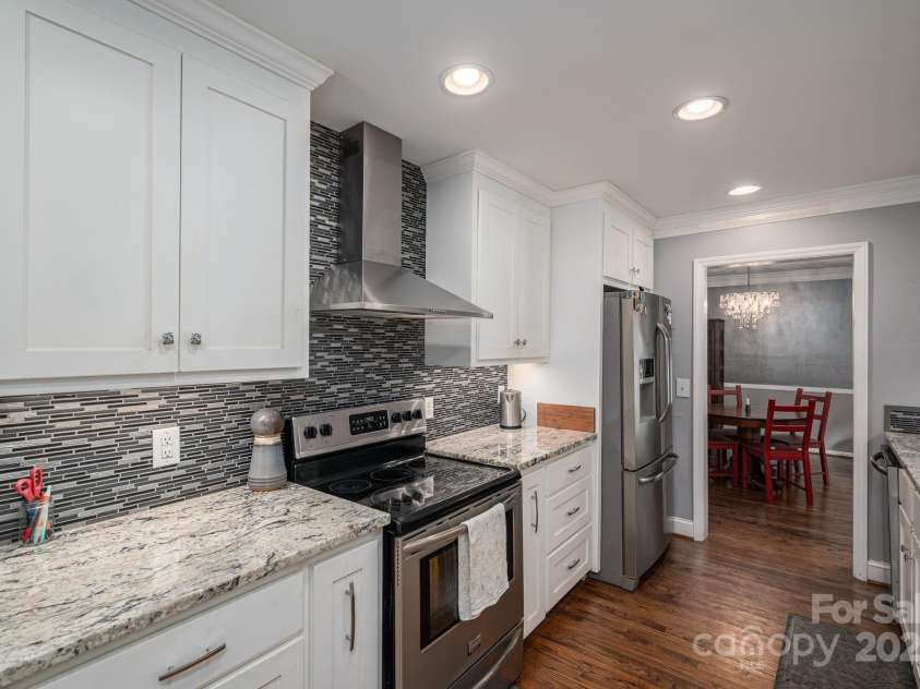 1185 18th Avenue, Hickory, NC 28601.  MLS# CAR4289134, YatesRealty ID 31107. Kitchen