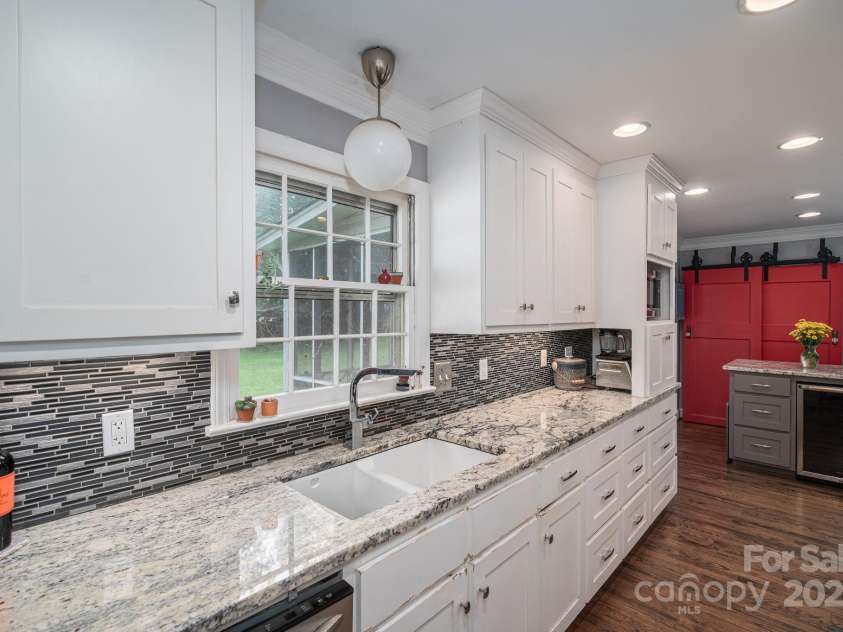 1185 18th Avenue, Hickory, NC 28601.  MLS# CAR4289134, YatesRealty ID 31107. Kitchen