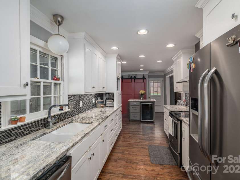 1185 18th Avenue, Hickory, NC 28601.  MLS# CAR4289134, YatesRealty ID 31107. Kitchen