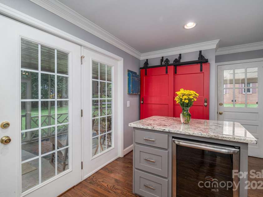 1185 18th Avenue, Hickory, NC 28601.  MLS# CAR4289134, YatesRealty ID 31107. Kitchen/Bar With Pantry