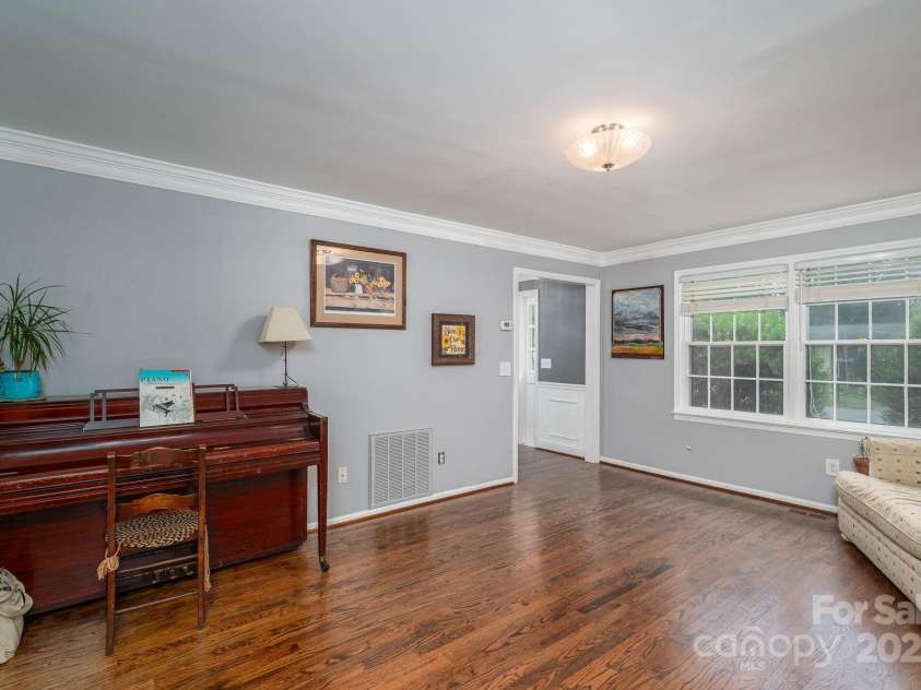 1185 18th Avenue, Hickory, NC 28601.  MLS# CAR4289134, YatesRealty ID 31107. Living Room