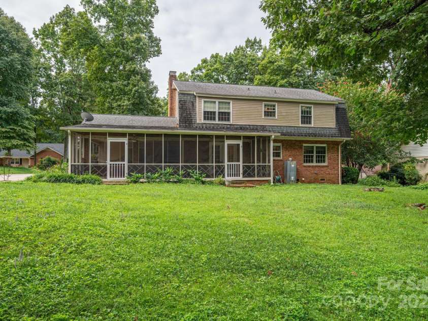 1185 18th Avenue, Hickory, NC 28601.  MLS# CAR4289134, YatesRealty ID 31107. Rear Yard (Level)