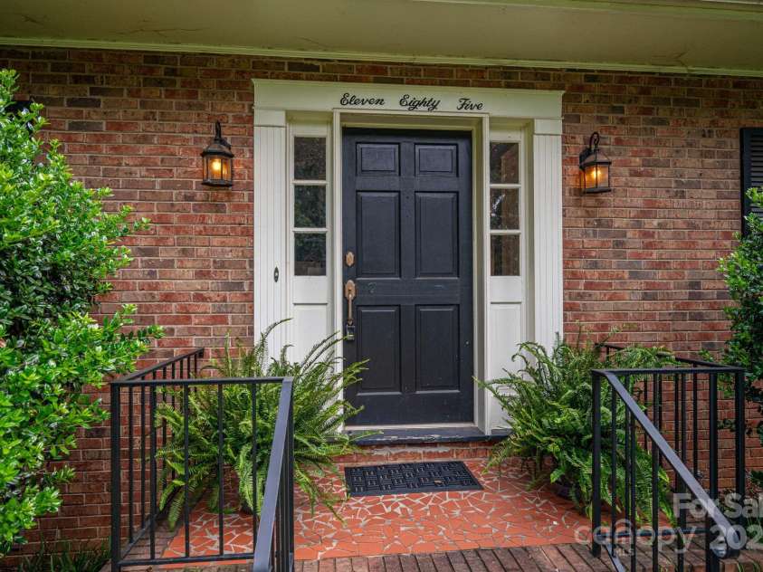 1185 18th Avenue, Hickory, NC 28601.  MLS# CAR4289134, YatesRealty ID 31107. Welcoming Entrance