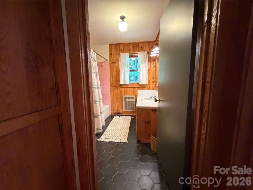 225 High Ridge Road, Little Switzerland, NC 28749.  MLS# CAR4392969, YatesRealty ID 31107. 