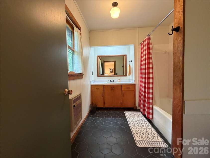 225 High Ridge Road, Little Switzerland, NC 28749.  MLS# CAR4392969, YatesRealty ID 31107. 