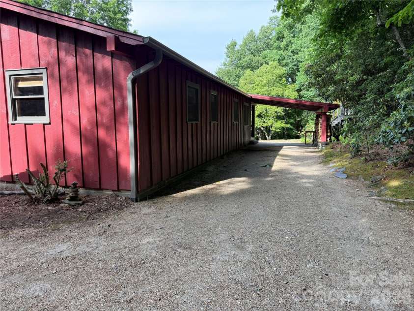 225 High Ridge Road, Little Switzerland, NC 28749.  MLS# CAR4392969, YatesRealty ID 31107. 